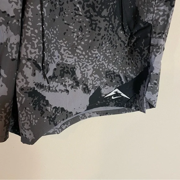 Nike Trail Dri-Fit Stride 7" Running Shorts Gray FV9949-010 $70 - Size Medium - Picture 4 of 8